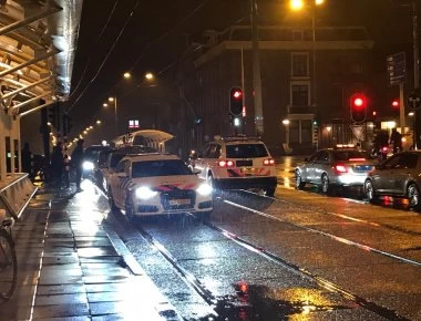 Τρόμος στο Άμστερνταμ - Επεισόδιο με πυροβολισμούς κοντά στην κεντρική τράπεζα - Ένας νεκρός (φώτο-βίντεο) (upd)